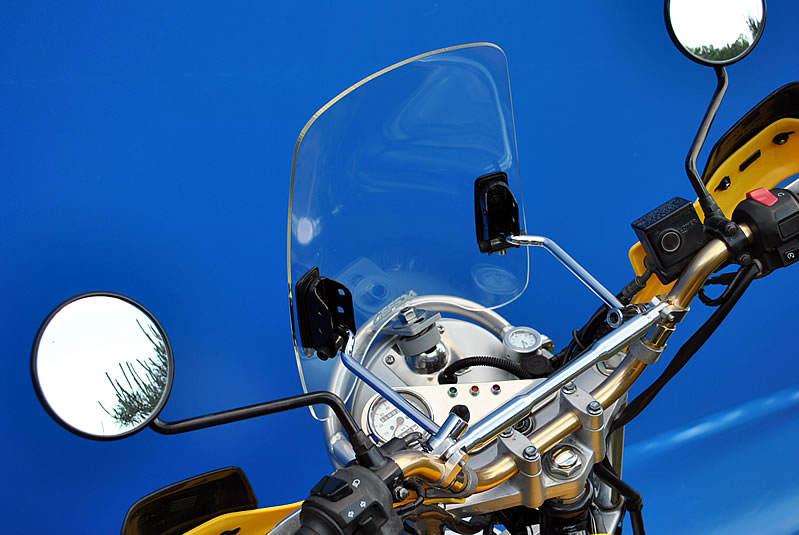 スズキ Vanvan バンバン 汎用ウインドスクリーン Ws 02w クリア 取り付け写真 バイクパーツメーカー ワールドウォーク