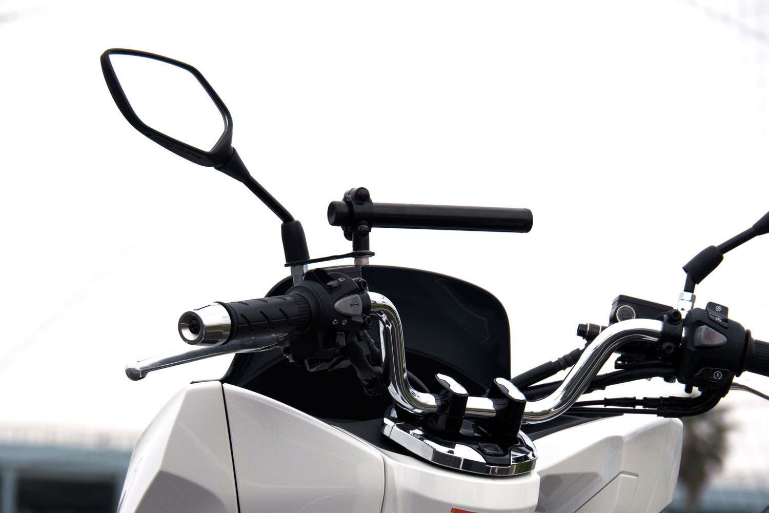 PCX160専用 スマートフォンマウントバー - バイクパーツメーカー
